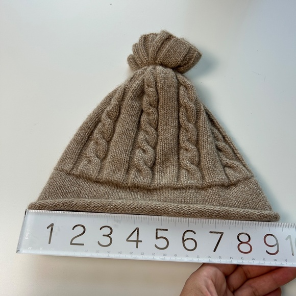 Mount Cashmere women one size beanie cable knit knot top brown 100% cashmere - Picture 4 of 7